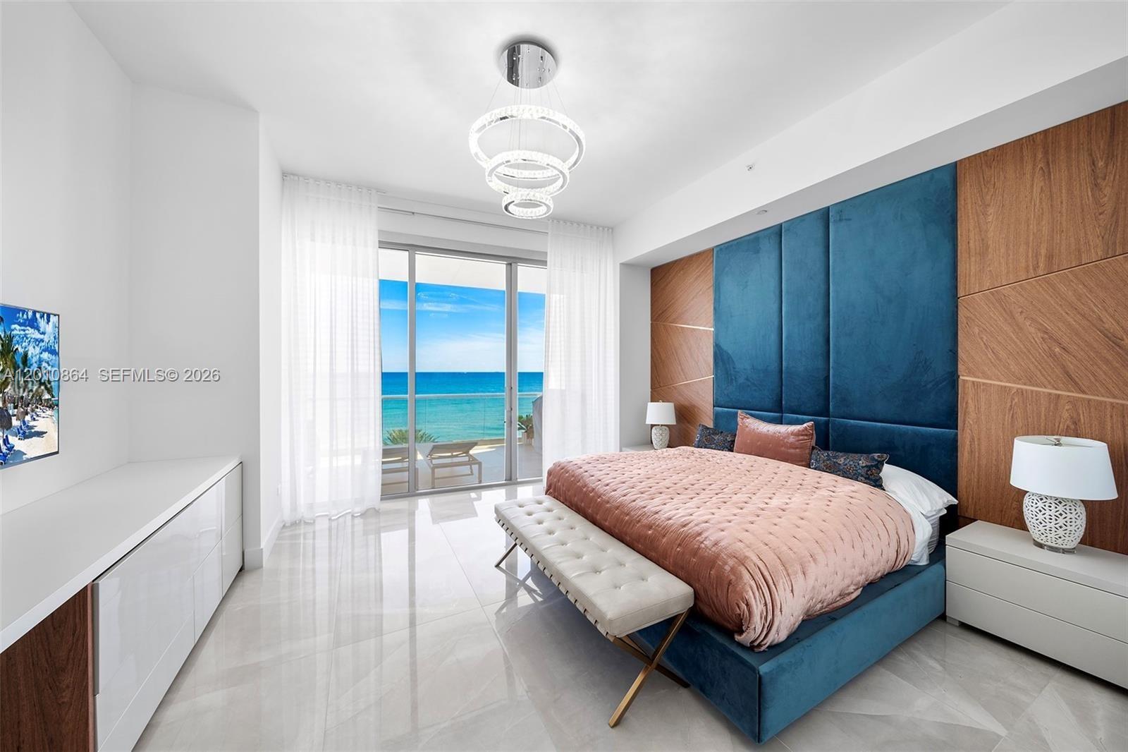 TURNBERRY OCEAN CLUB - Residential