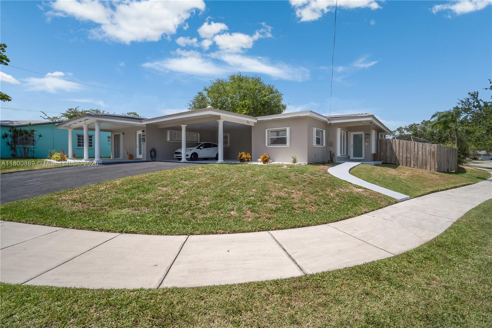 8901 Sw 149th Ter Right Side, Palmetto Bay, Miami-Dade County, Florida - 2 Bedrooms  
2 Bathrooms - 