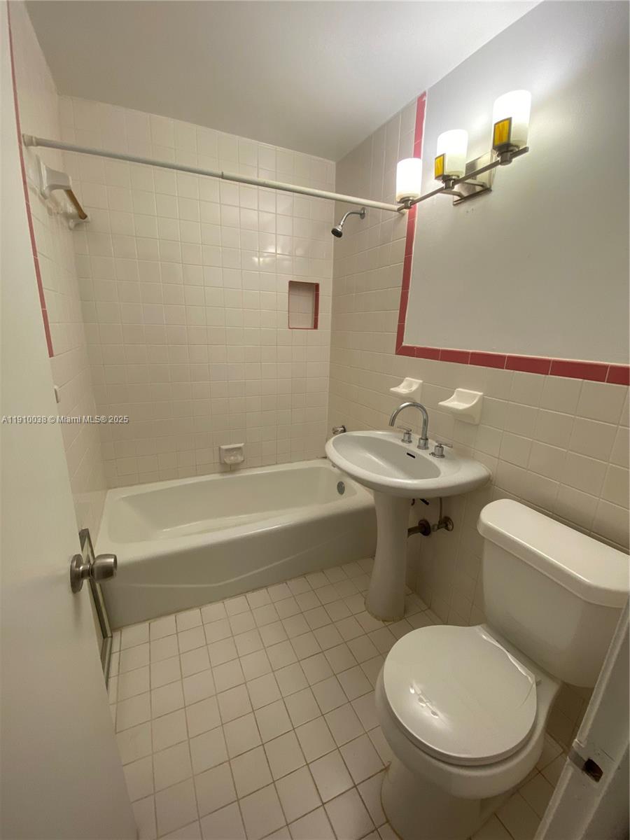 ART DECO CONDO - Residential Lease