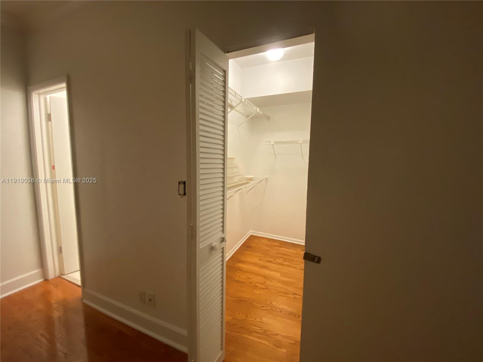 ART DECO CONDO - Residential Lease