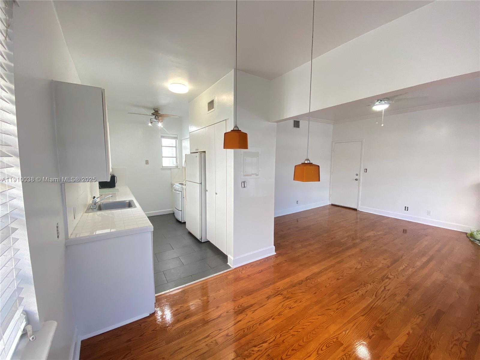 ART DECO CONDO - Residential Lease