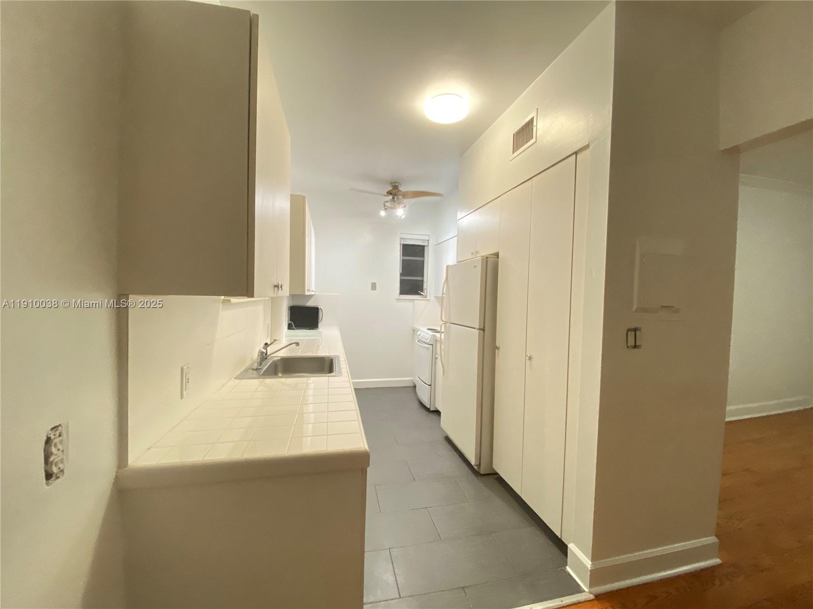 ART DECO CONDO - Residential Lease