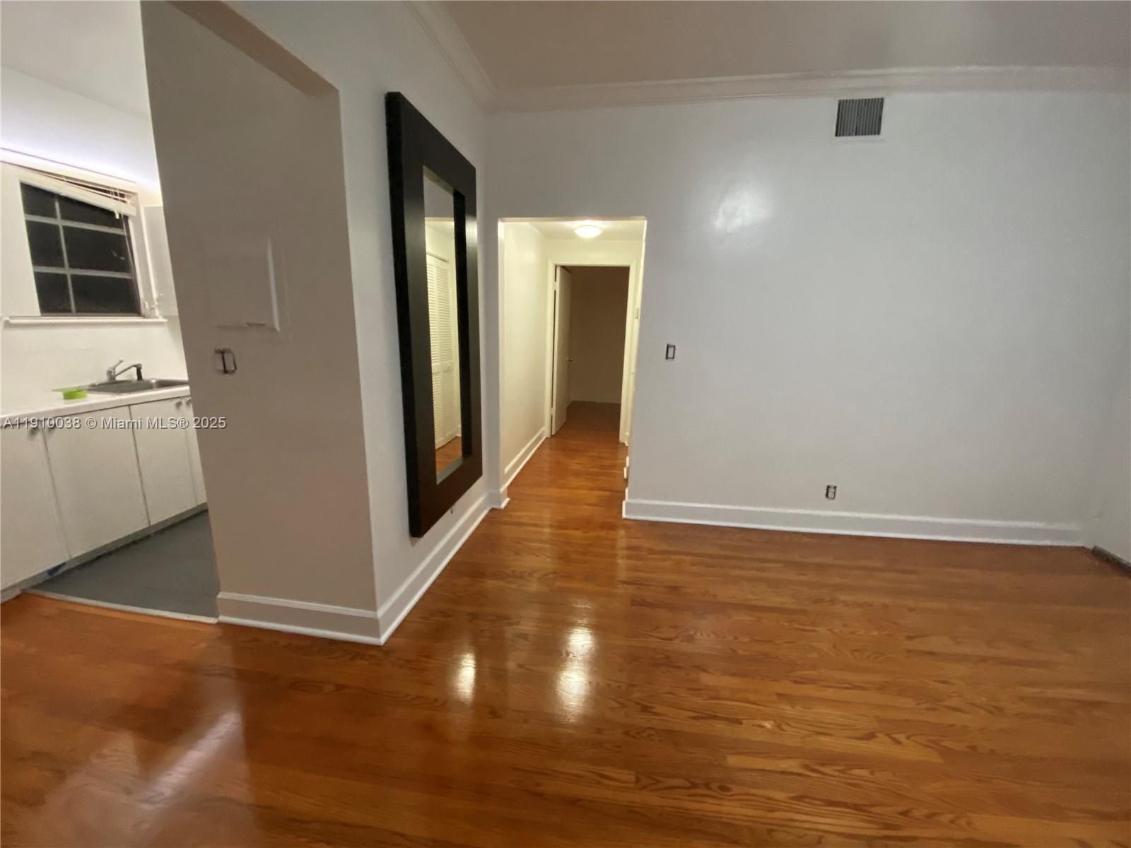 ART DECO CONDO - Residential Lease