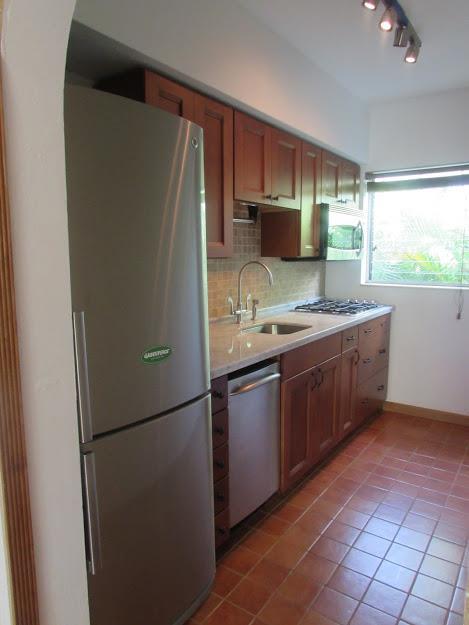 Charming 1br in great condition, new kitchen, hard wood floors, deco bathroom in great condition with new toilet. Corner unit on second floor allows for plenty of light and air to flow trough the unit. This building is steps to Lincoln rd but yet the unit is located in the back of the building for plenty of piece and quiet. Take advantage of this great unit at a great price!