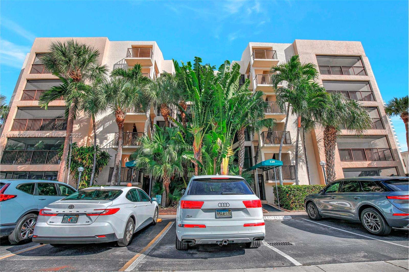 520 Orton Ave 303