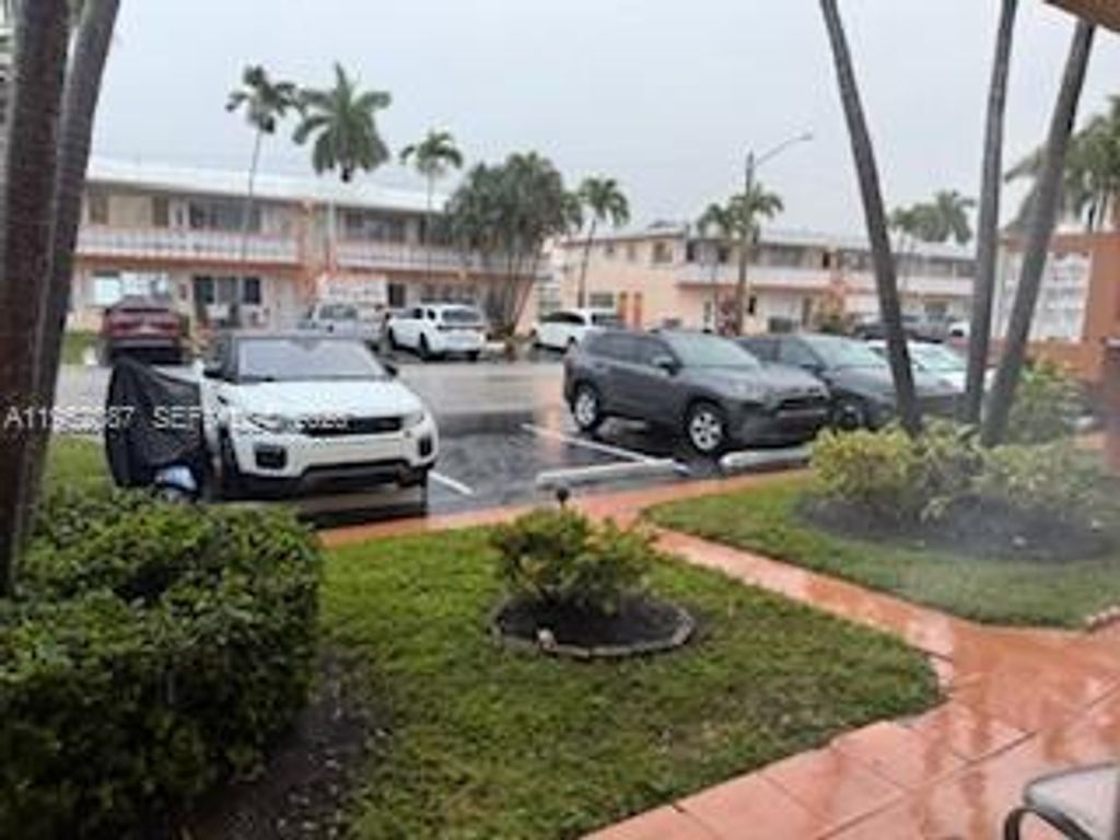 Photo of 900 SW 11th Ave #4C, Hallandale Beach, FL 33009 (MLS # A11952087)