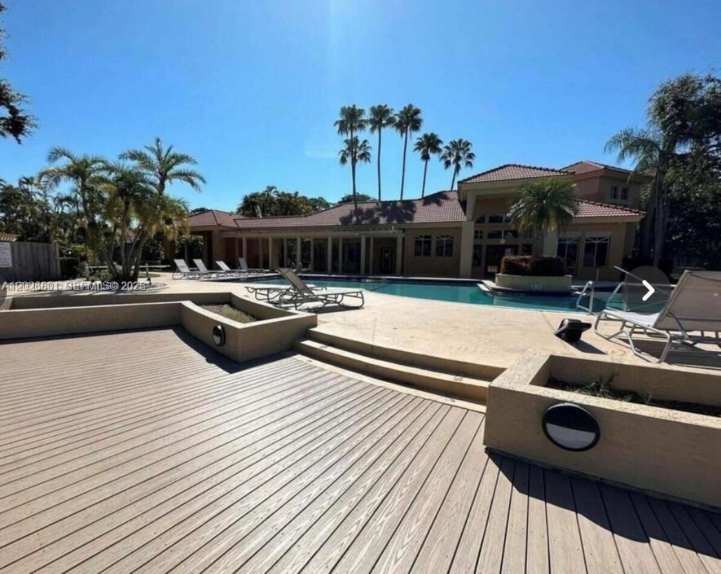 PALM LAKE CONDO - Residential