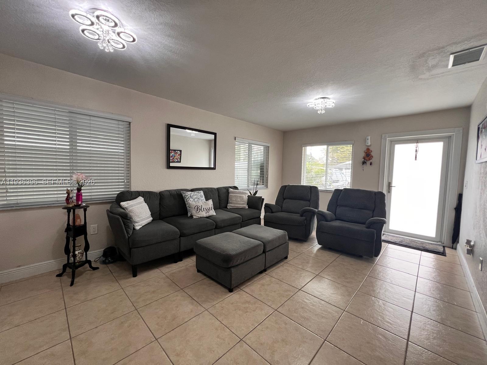 HIALEAH HEIGHTS - Residential