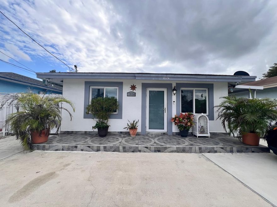 Move-in ready home in a central Miami location! This property offers impact windows, a security alarm system, a water filtration system, and a newer A/C (less than 3 years old). Convenient access to highways, schools, shopping, and more. Don’t miss this opportunity—schedule your showing today!

Seller contributes $5,000 toward the buyer’s closing costs.