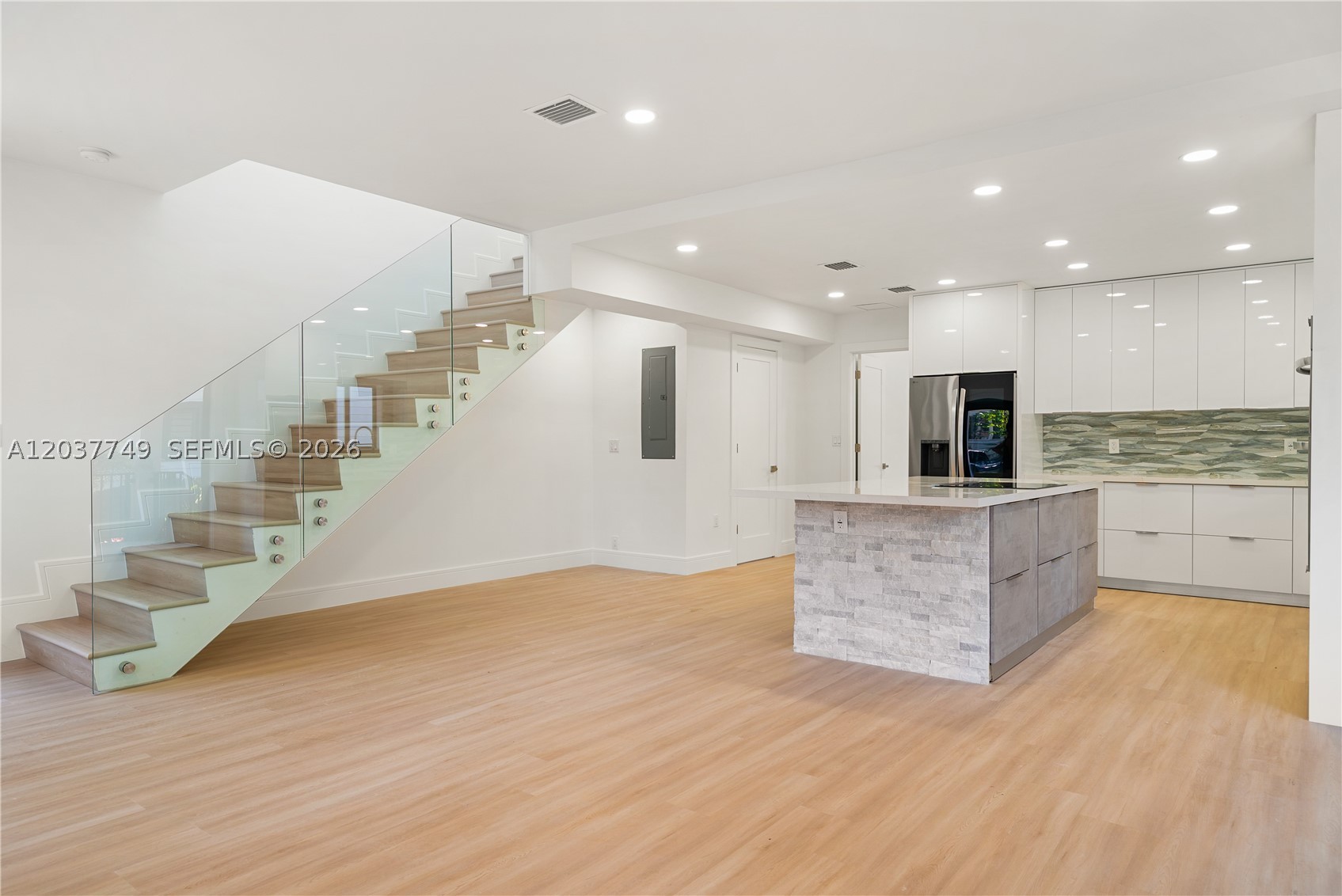 17 Coral Way
