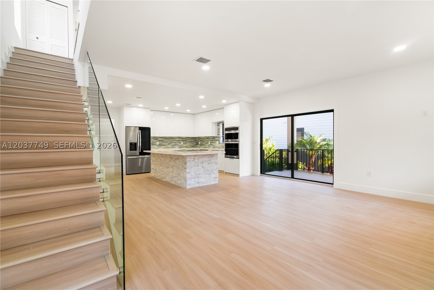 17 Coral Way