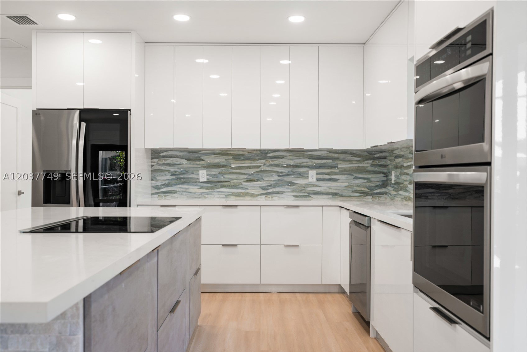 17 Coral Way