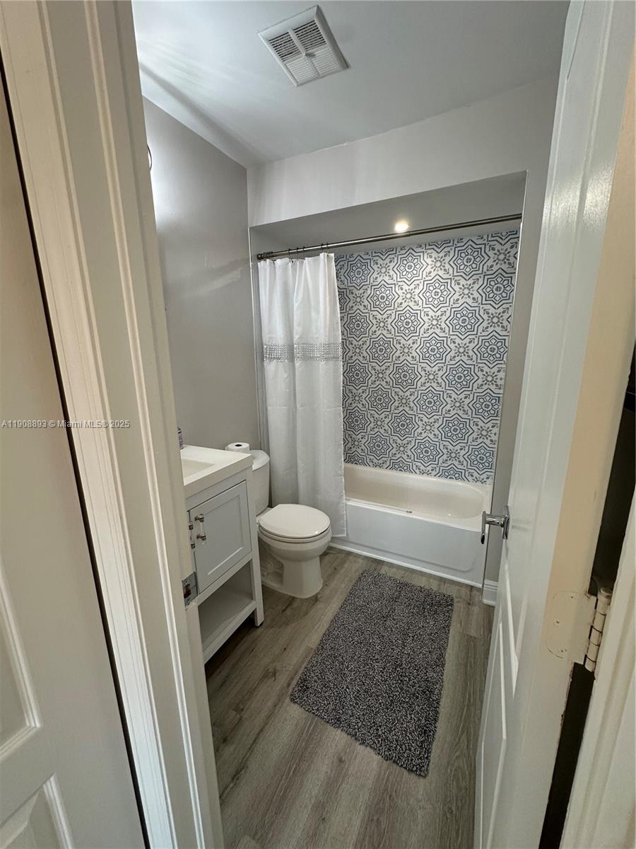 MILLER DREAM TOWNHOMES CO - Residential