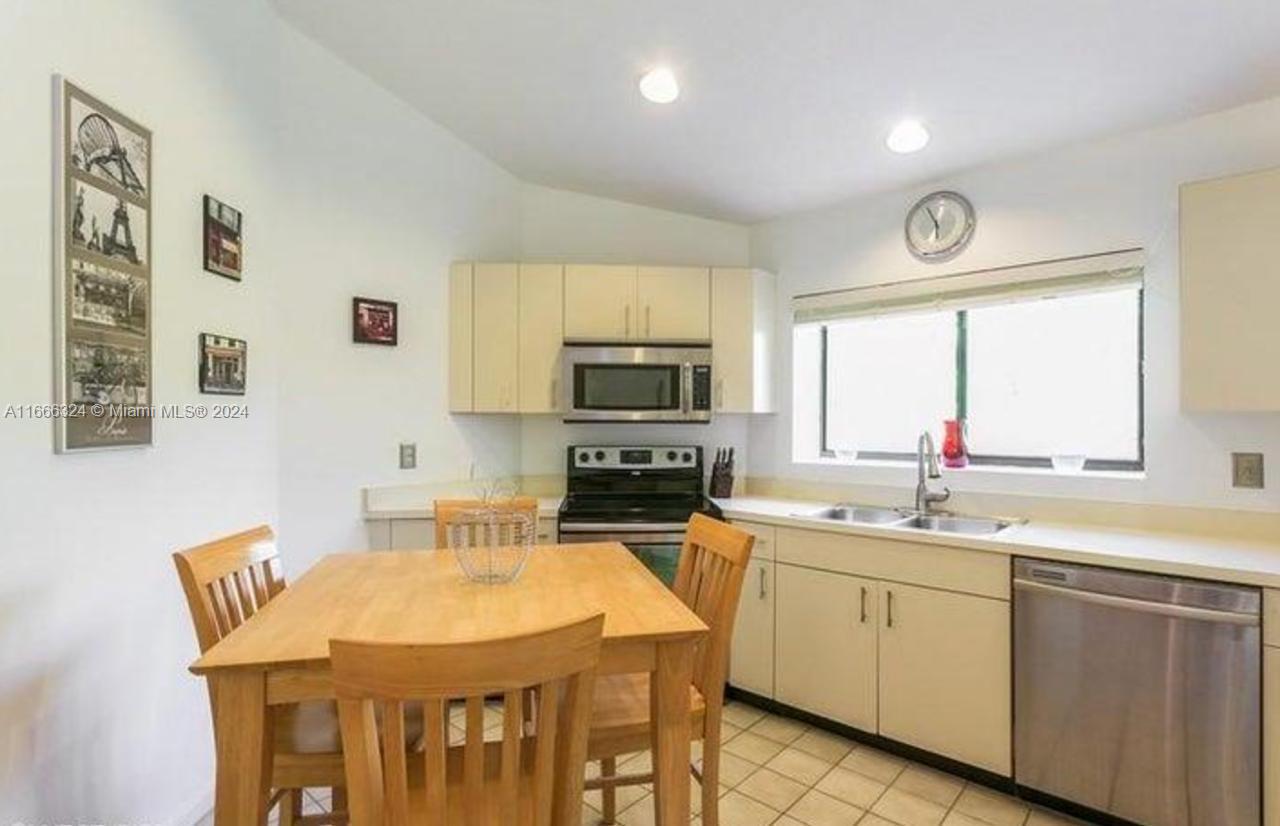 DUNBAR WOODS CONDO 4 - Residential