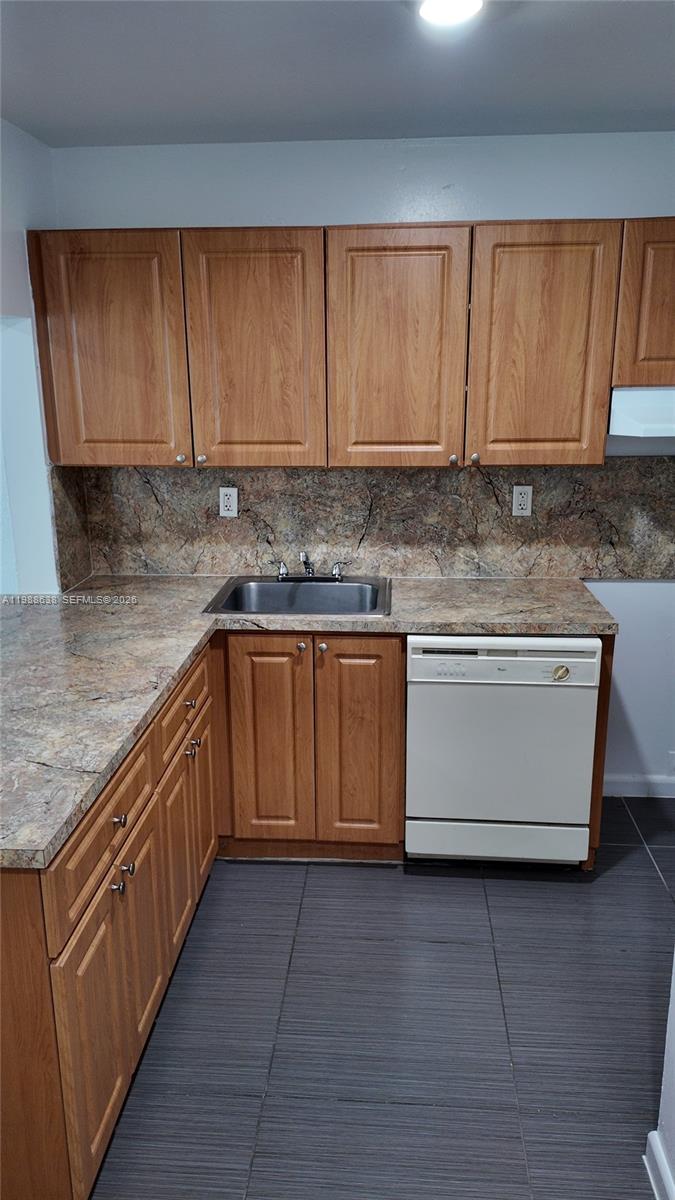 A A DOOLEY SUB - Residential Lease