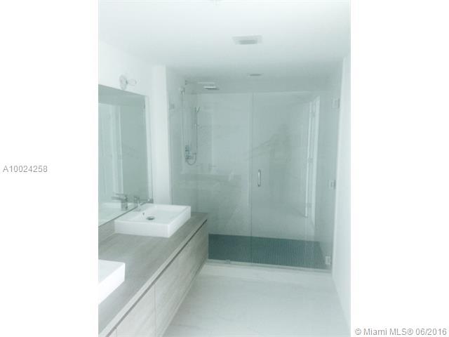 400 SUNNY ISLES - Residential Lease