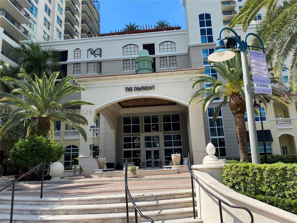 Photo of 610 W Las Olas Blvd #913N, Fort Lauderdale, FL 33312 (MLS # A12066327)