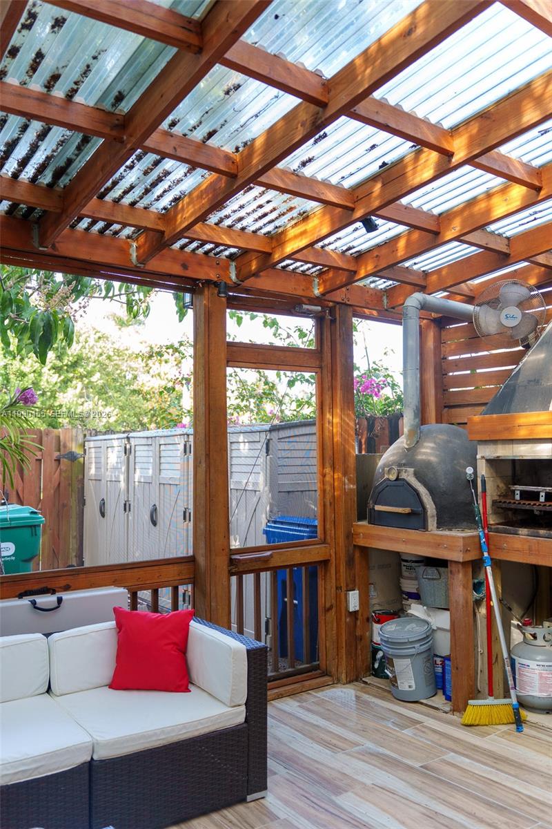 THE ARBOUR TOWNHOUSE COND - Residential