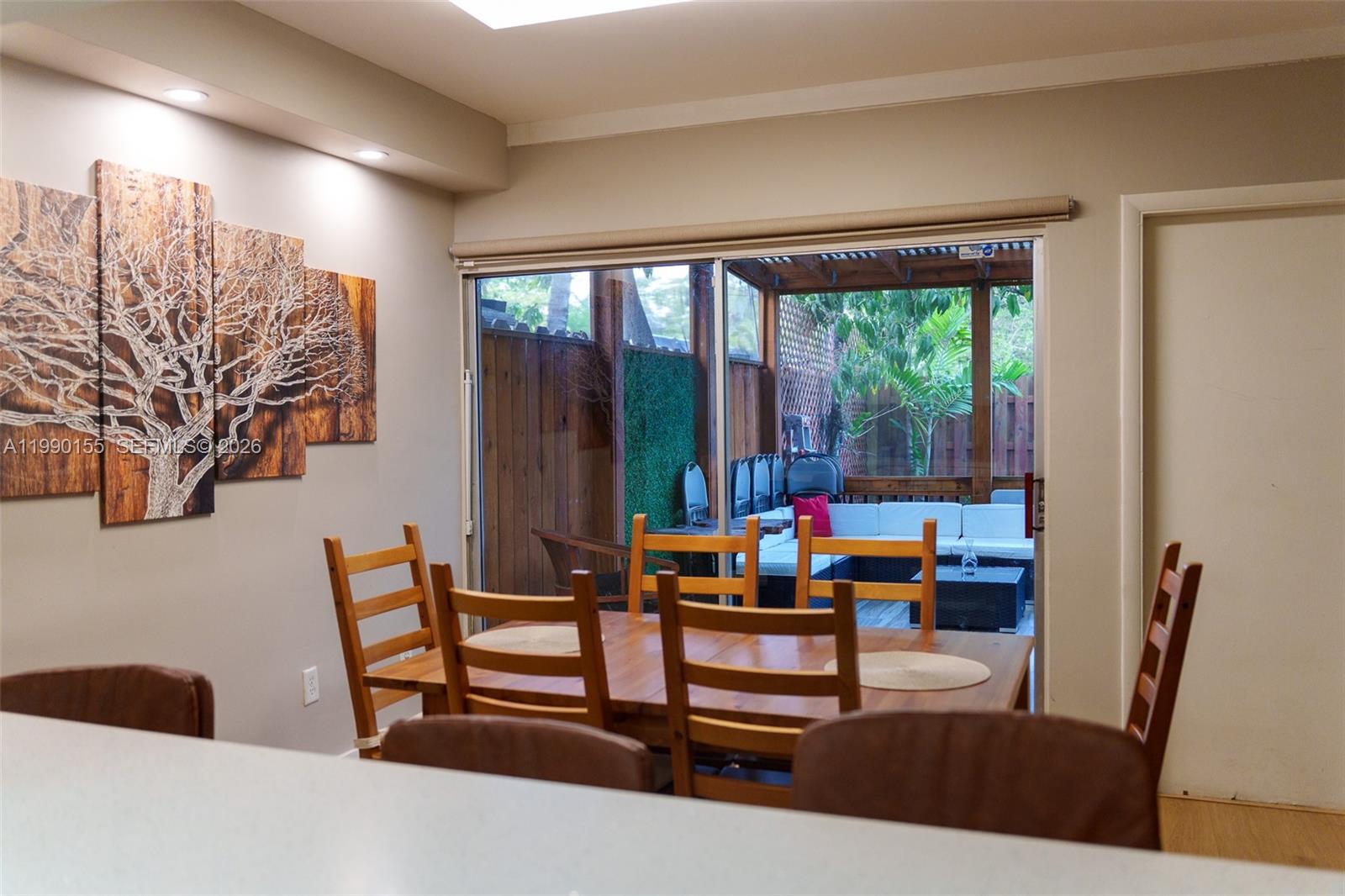 THE ARBOUR TOWNHOUSE COND - Residential