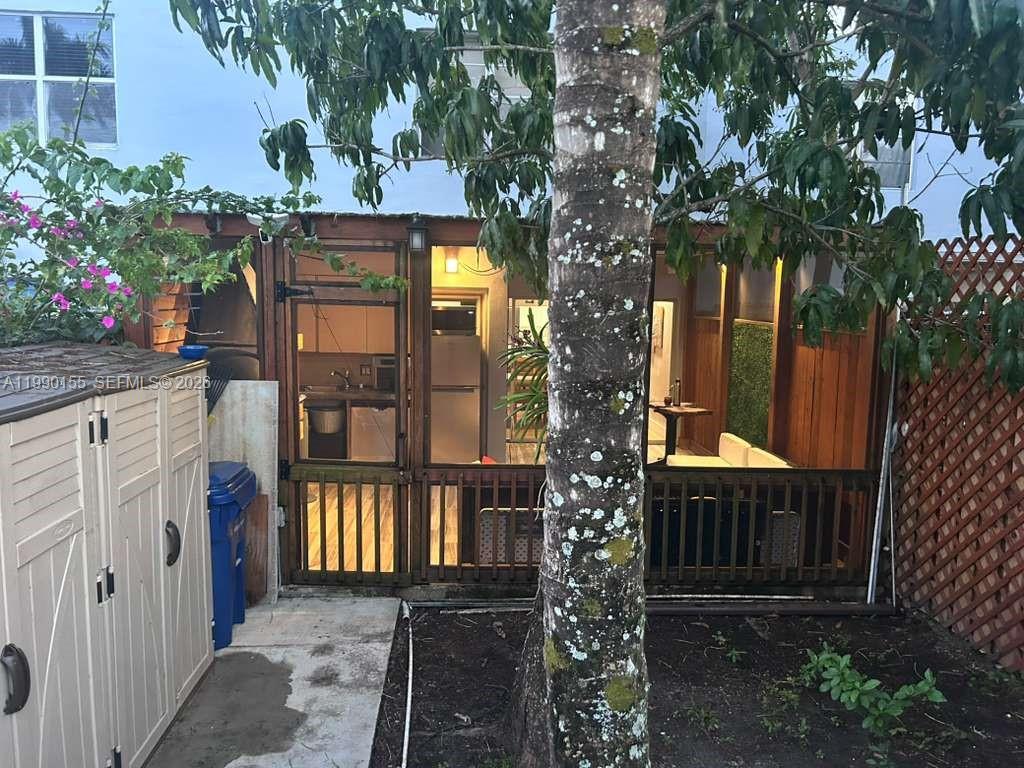 THE ARBOUR TOWNHOUSE COND - Residential