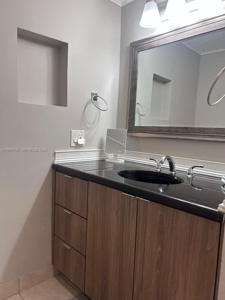 THE ARBOUR TOWNHOUSE COND - Residential