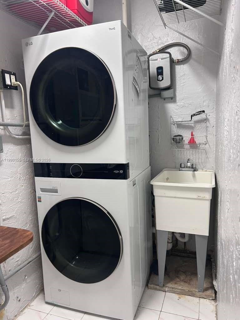 THE ARBOUR TOWNHOUSE COND - Residential