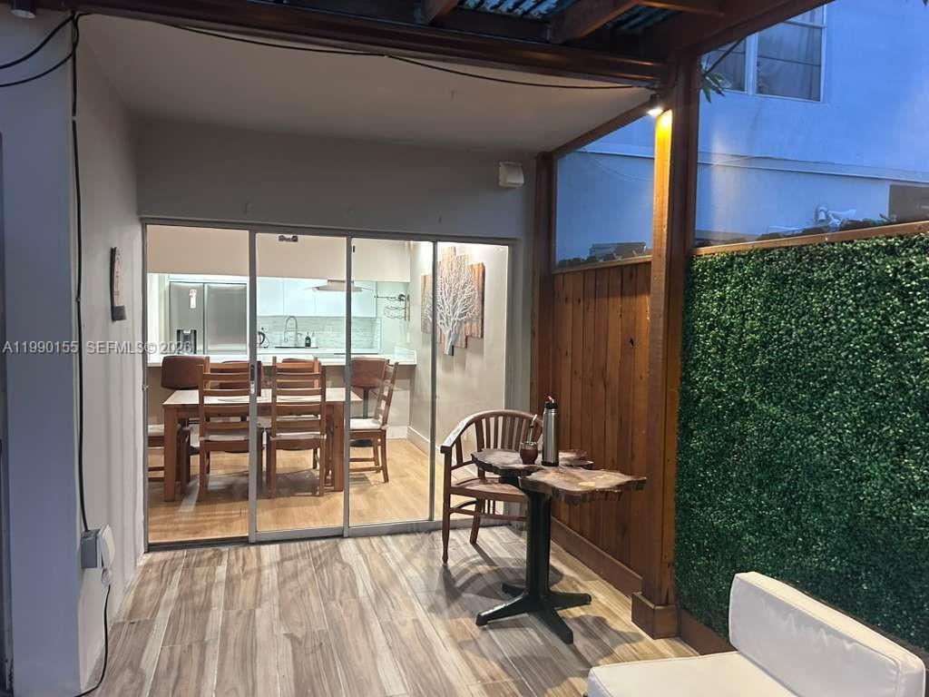 THE ARBOUR TOWNHOUSE COND - Residential