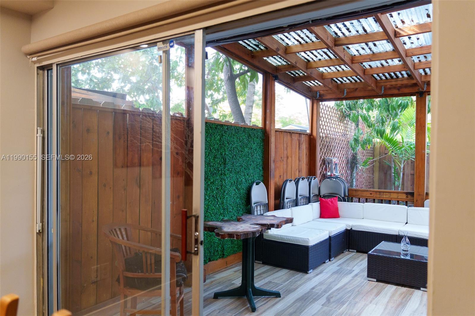 THE ARBOUR TOWNHOUSE COND - Residential