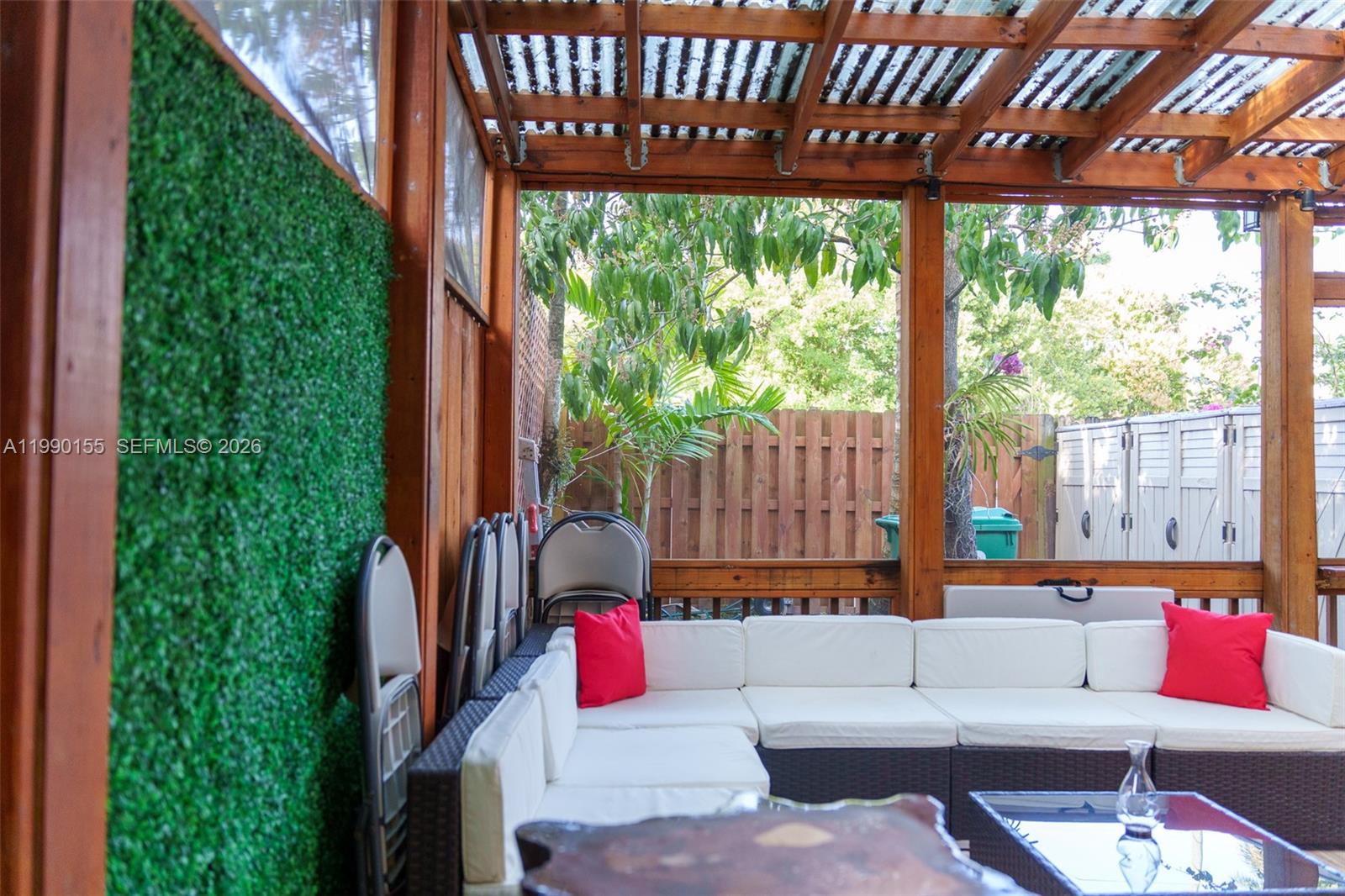 THE ARBOUR TOWNHOUSE COND - Residential