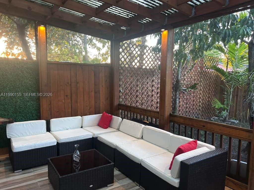 THE ARBOUR TOWNHOUSE COND - Residential