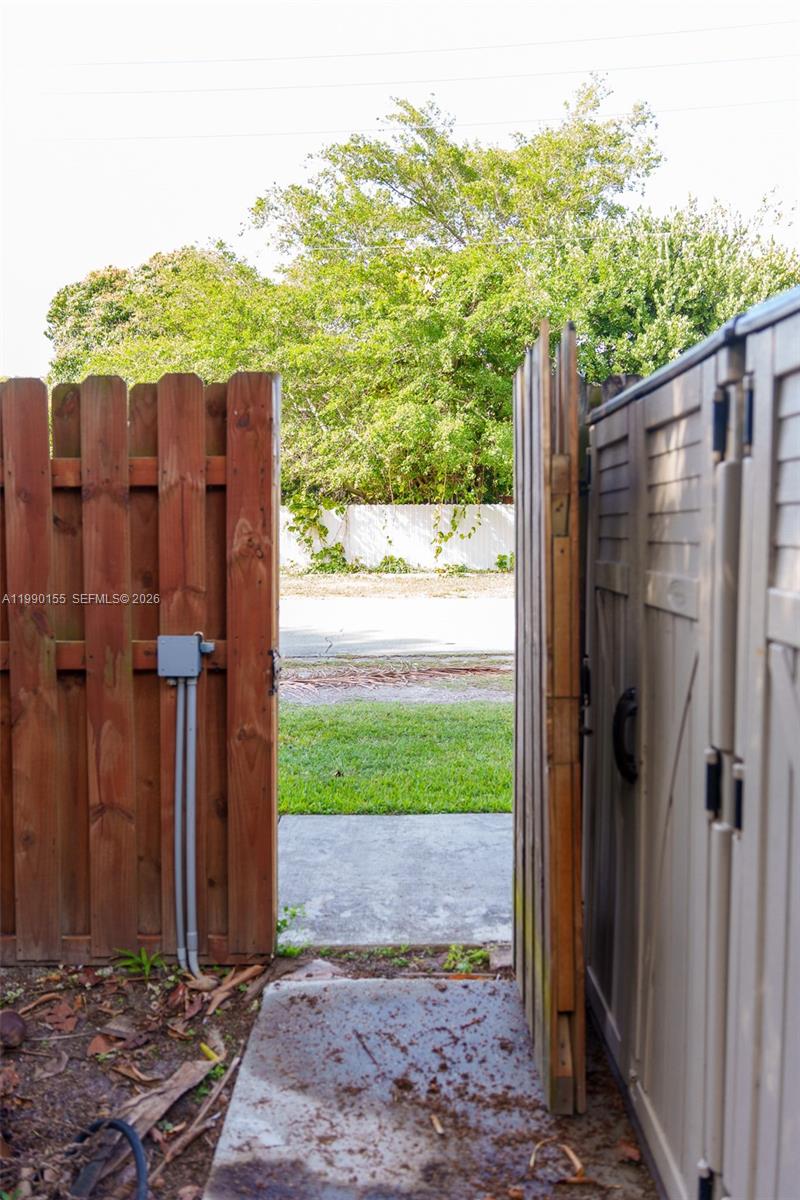 THE ARBOUR TOWNHOUSE COND - Residential