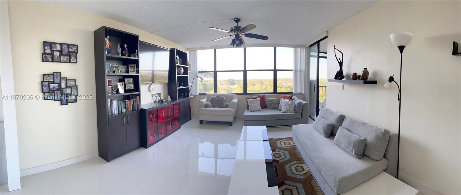 24/7 lobby secured, in the only high-rise condo in Weston and with largest one bedroom units, 1117 sq. ft., including glass enclosed porch. Panoramic180 degree view, lots of natural light yet provides privacy from outside. Access to the Bonaventure Town Center Club and all its amenities: Gym, tennis, bowling, skating,...
Wi-fi and satellite TV included. Emergency generator for common areas in the building.