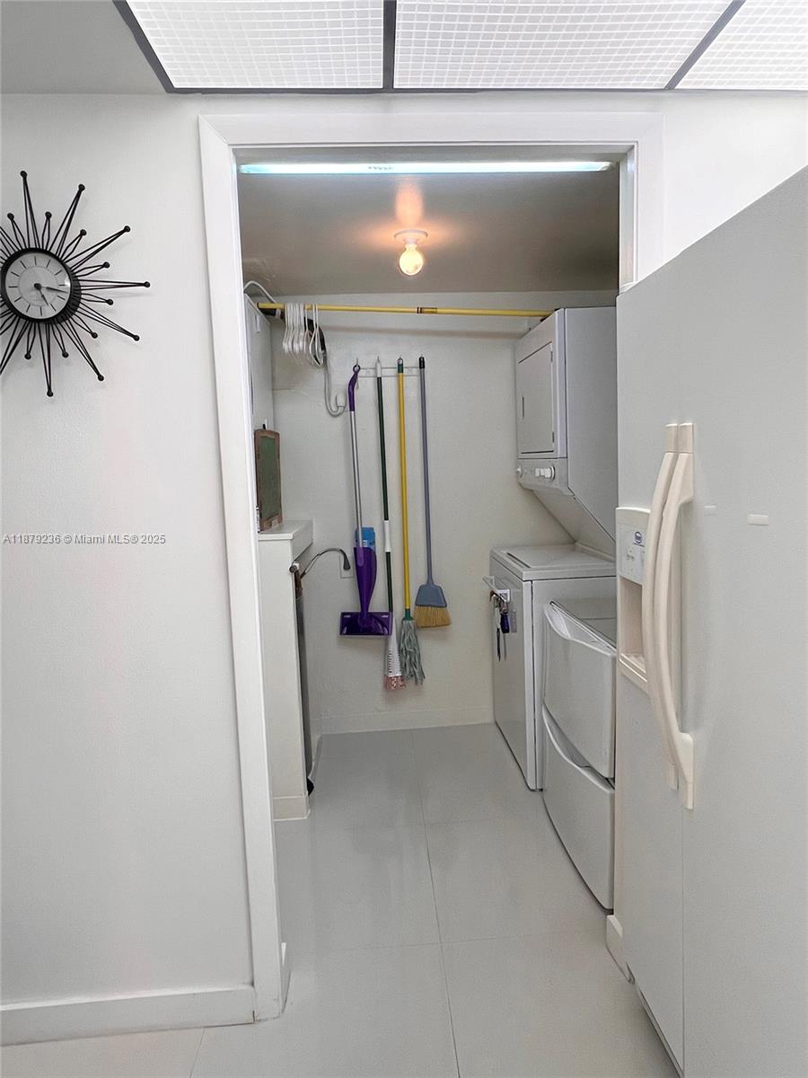 COUNTRY CLUB APTS AT - Residential Lease