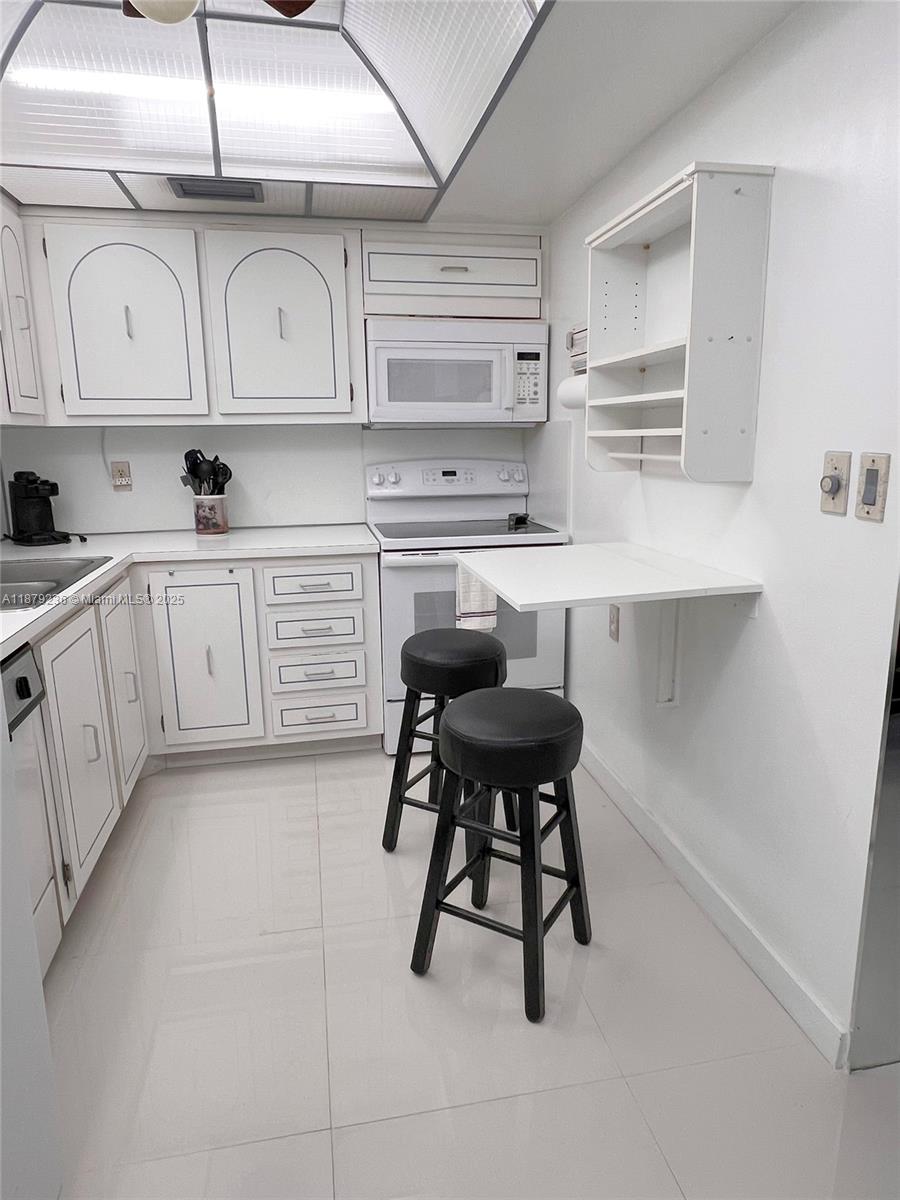 COUNTRY CLUB APTS AT - Residential Lease