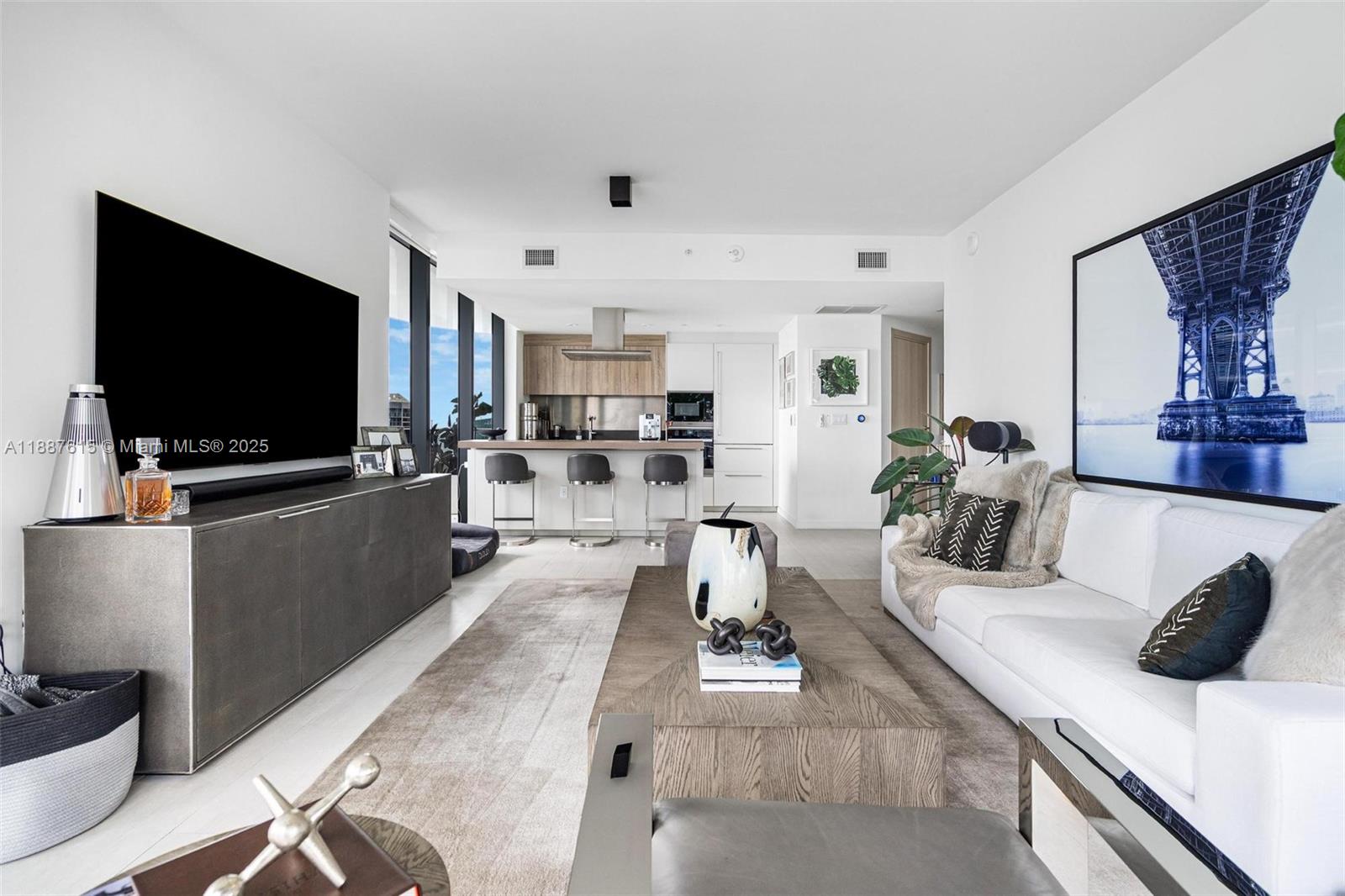 1000 Brickell Plz 4315