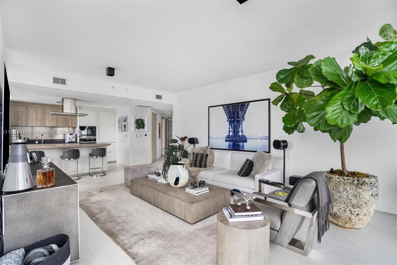 1000 Brickell Plz 4315