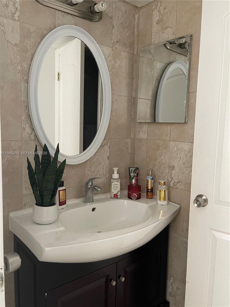 INDIAN CREEK CL MARINA CO - Residential