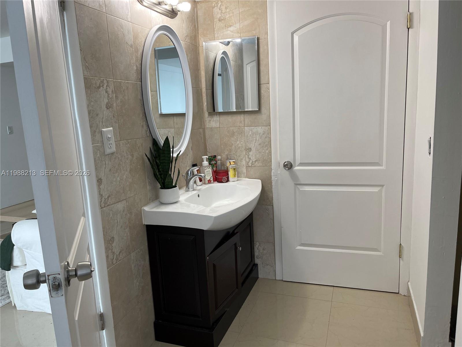 INDIAN CREEK CL MARINA CO - Residential