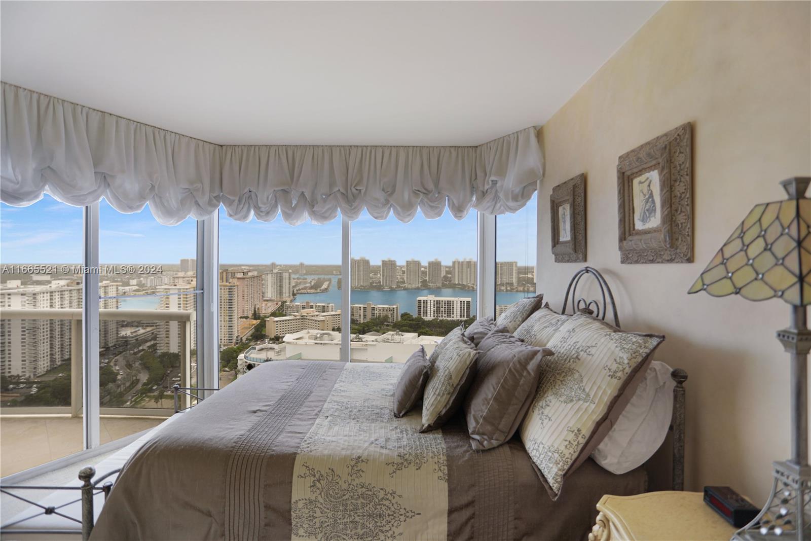 THE PINNACLE CONDO - Residential