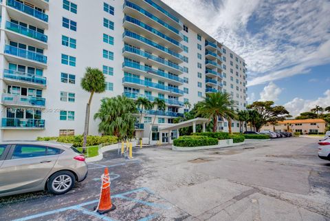 Tiny photo for 7501 E Treasure Dr #4K, North Bay Village, FL 33141 (MLS # A11977245)