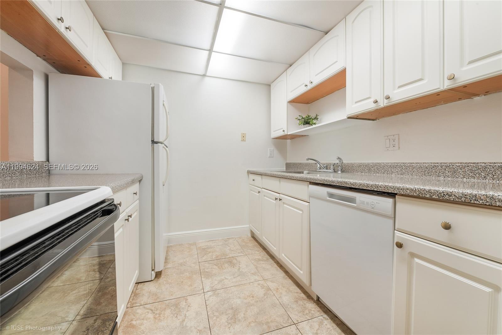 PROMENADE AT KENDALE LAKE - Residential Lease