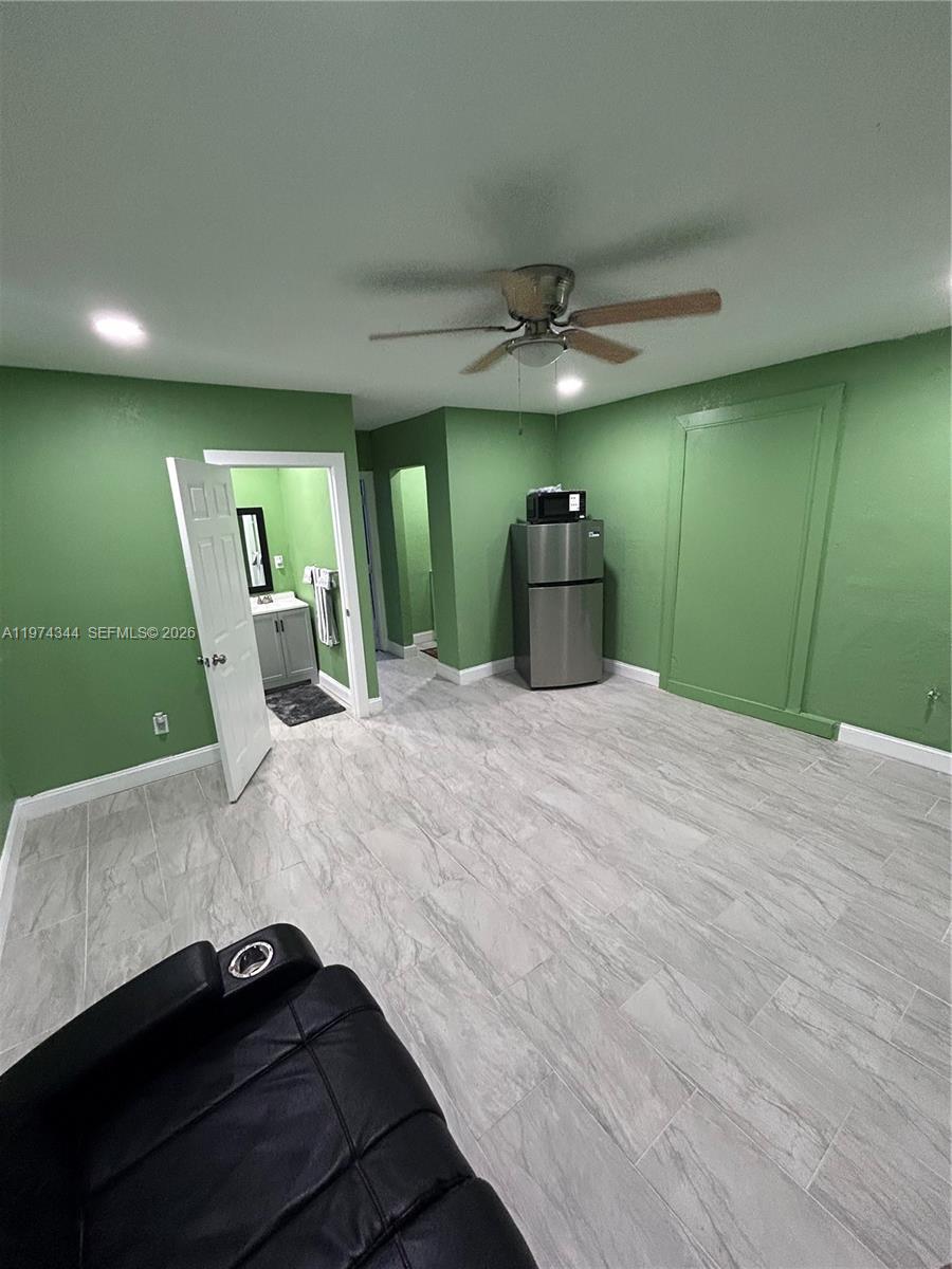 SUNRISE GOLF VILLAGE SEC - Residential Lease