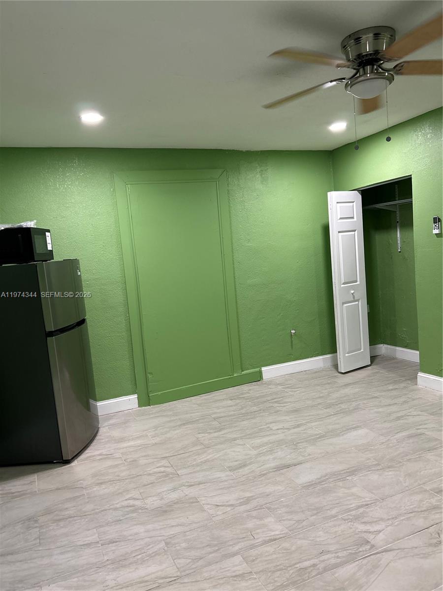 SUNRISE GOLF VILLAGE SEC - Residential Lease