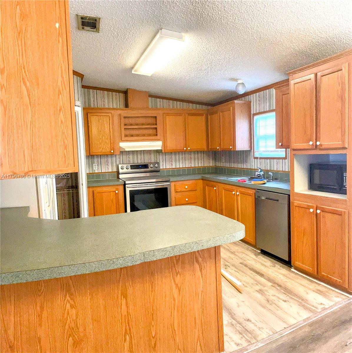 220 Ne 12th Ave 108, Homestead, Miami-Dade County, Florida - 3 Bedrooms  
2 Bathrooms - 