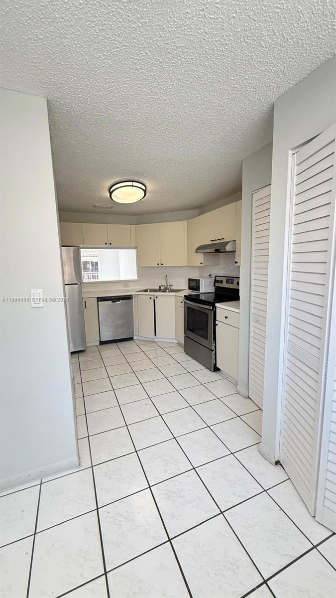 10026 Hammocks Blvd 206-6