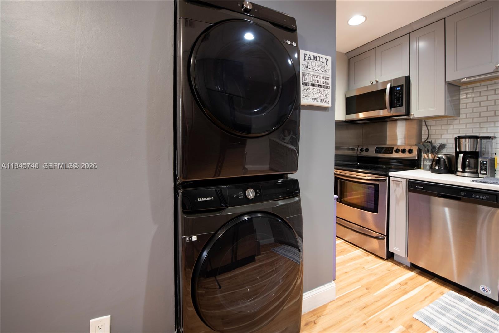 VILLAS OF BONAVENTURE AT - Residential