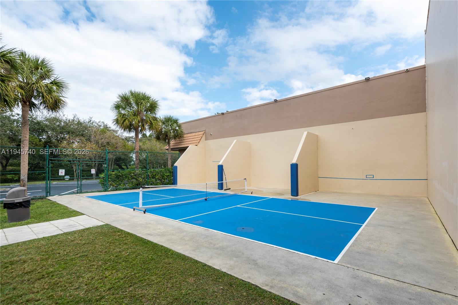 VILLAS OF BONAVENTURE AT - Residential