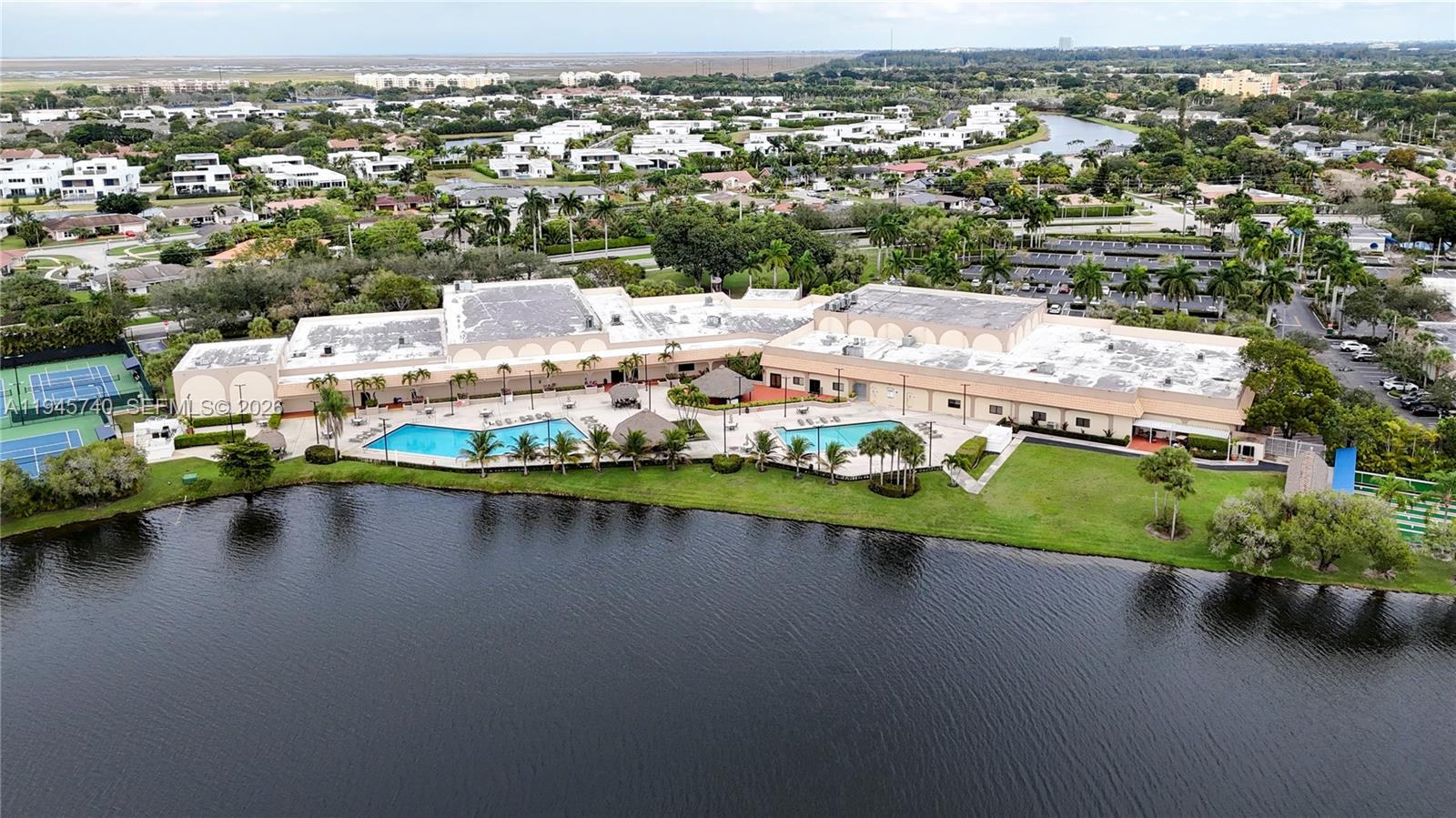 VILLAS OF BONAVENTURE AT - Residential