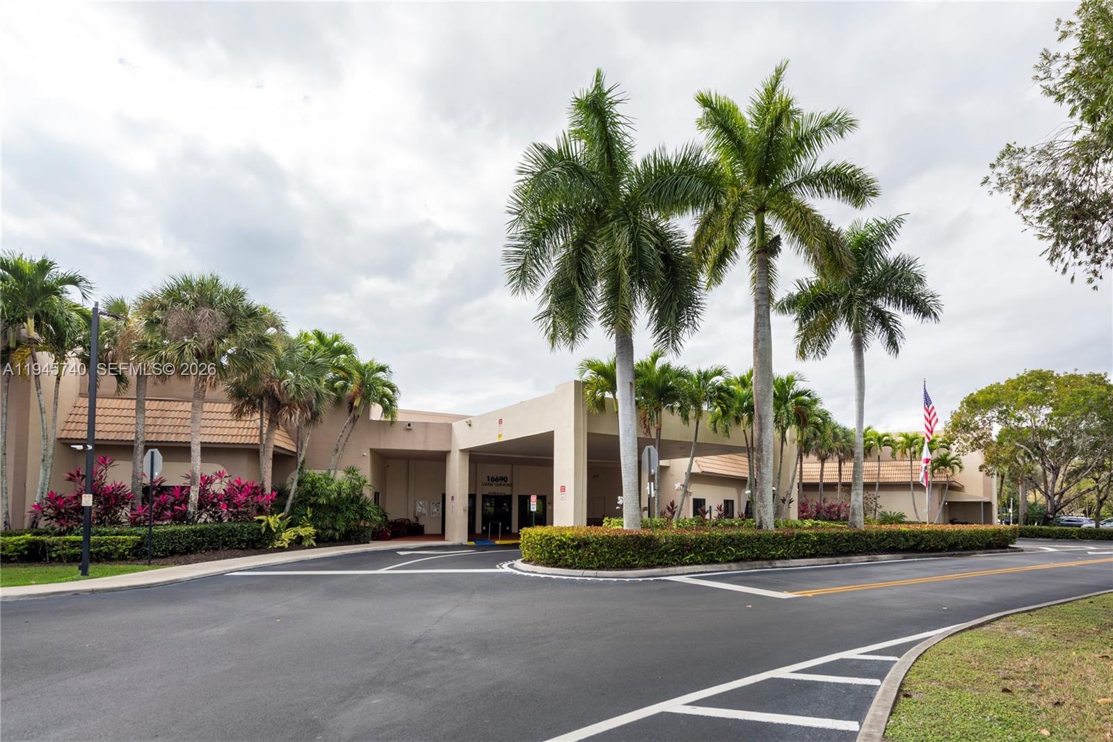 VILLAS OF BONAVENTURE AT - Residential