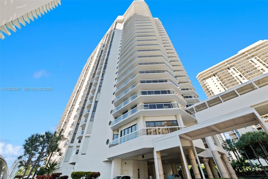 Best location in Aventura!!!What a view!!! 2 bedrooms 2 baths, remodeled and vacant!!! tiled floors, balcony and washer and dryer inside the unit.Building offers 24 hours security.Resort style amenities, tennis court, gym, sauna, business center, concierge, 24 hours securiry, valet .
